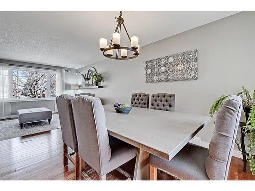 5907 Lockinvar Road Sw, Calgary, AB - Indoor Photo Showing Dining Room