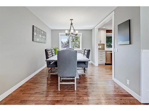 5907 Lockinvar Road Sw, Calgary, AB - Indoor Photo Showing Dining Room