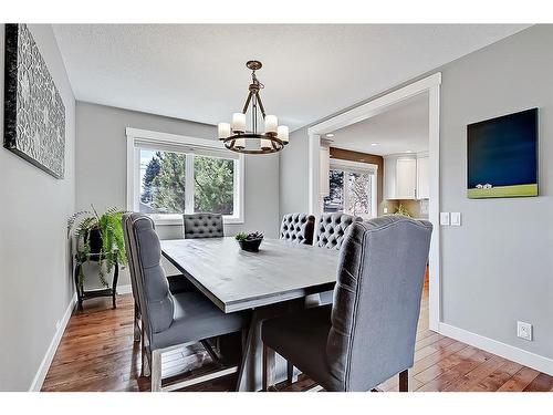 5907 Lockinvar Road Sw, Calgary, AB - Indoor Photo Showing Dining Room