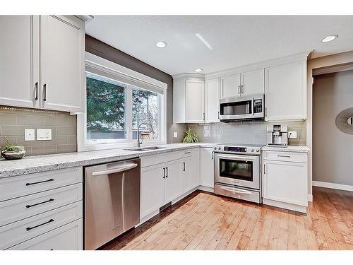 5907 Lockinvar Road Sw, Calgary, AB - Indoor Photo Showing Kitchen With Stainless Steel Kitchen With Upgraded Kitchen