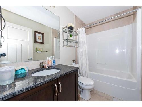 124 Everhollow Street Sw, Calgary, AB - Indoor Photo Showing Bathroom