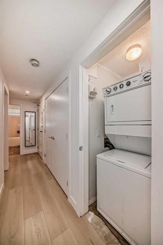 1-824 10 Street Nw, Calgary, AB - Indoor Photo Showing Laundry Room