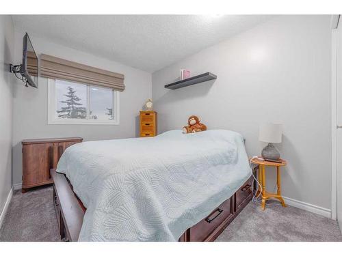 114 Georgian Villas Ne, Calgary, AB - Indoor Photo Showing Bedroom