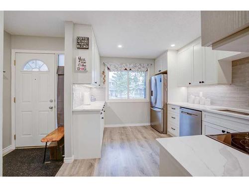 114 Georgian Villas Ne, Calgary, AB - Indoor Photo Showing Kitchen