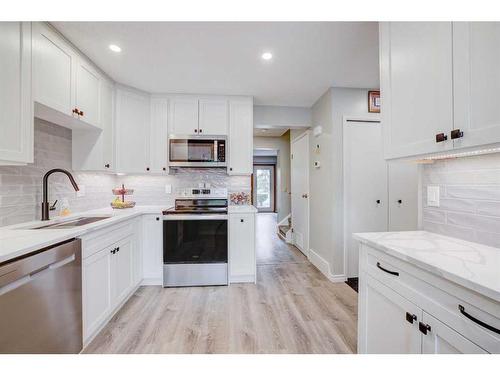 114 Georgian Villas Ne, Calgary, AB - Indoor Photo Showing Kitchen With Stainless Steel Kitchen With Upgraded Kitchen