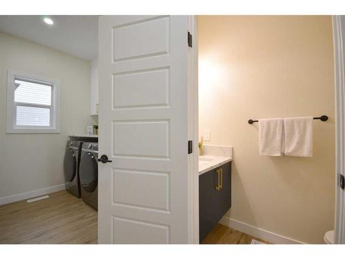 113 W Creek Boulevard, Chestermere, AB - Indoor Photo Showing Laundry Room