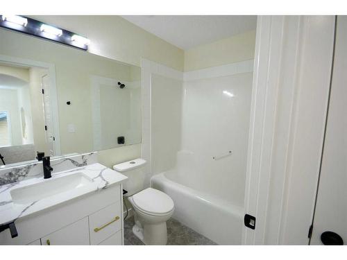 113 W Creek Boulevard, Chestermere, AB - Indoor Photo Showing Bathroom