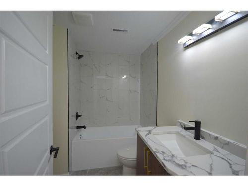 113 W Creek Boulevard, Chestermere, AB - Indoor Photo Showing Bathroom