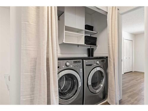 2906 23 Avenue Sw, Calgary, AB - Indoor Photo Showing Laundry Room