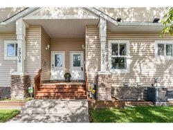 2906 23 Avenue SW Calgary, AB T3E 0J1