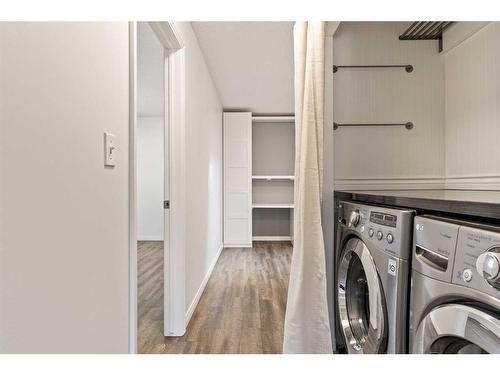 2906 23 Avenue Sw, Calgary, AB - Indoor Photo Showing Laundry Room