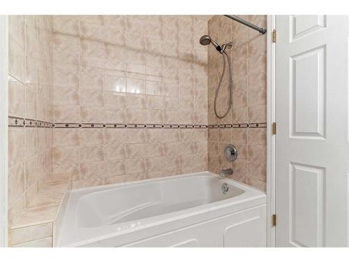 2906 23 Avenue Sw, Calgary, AB - Indoor Photo Showing Bathroom