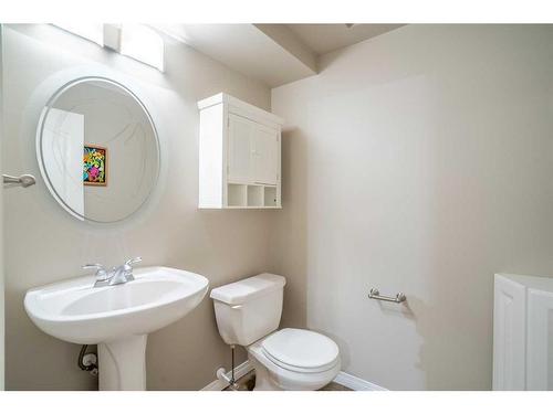 2906 23 Avenue Sw, Calgary, AB - Indoor Photo Showing Bathroom