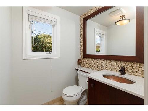 2619 36 Street Sw, Calgary, AB - Indoor Photo Showing Bathroom