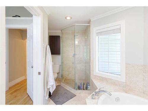 2619 36 Street Sw, Calgary, AB - Indoor Photo Showing Bathroom