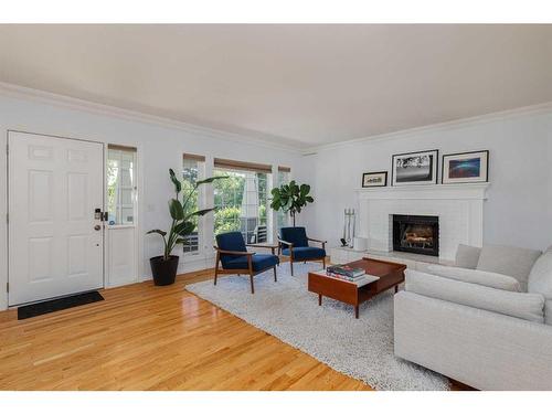 2619 36 Street Sw, Calgary, AB - Indoor Photo Showing Living Room With Fireplace