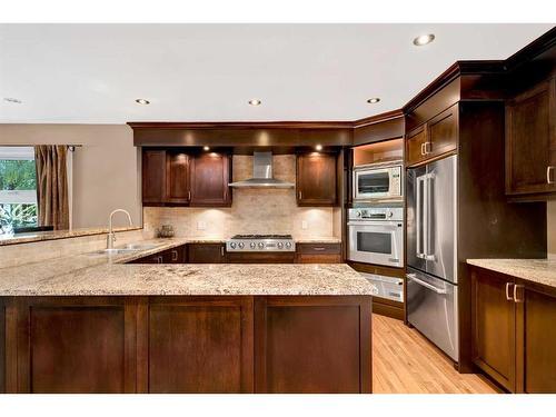 20 Hallmark Place Sw, Calgary, AB - Indoor Photo Showing Kitchen With Stainless Steel Kitchen With Upgraded Kitchen