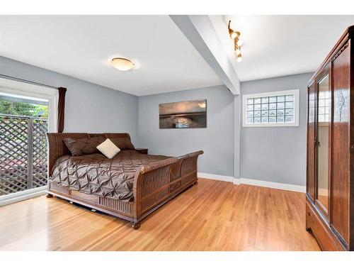 20 Hallmark Place Sw, Calgary, AB - Indoor Photo Showing Bedroom