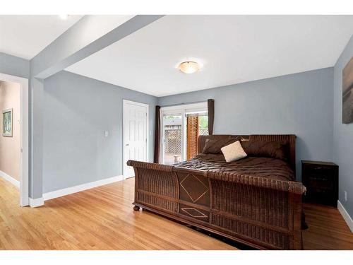 20 Hallmark Place Sw, Calgary, AB - Indoor Photo Showing Bedroom