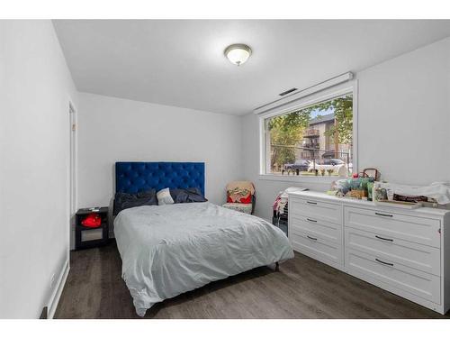 1615 12 Avenue Sw, Calgary, AB - Indoor Photo Showing Bedroom