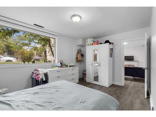 1615 12 Avenue Sw, Calgary, AB - Indoor Photo Showing Bedroom