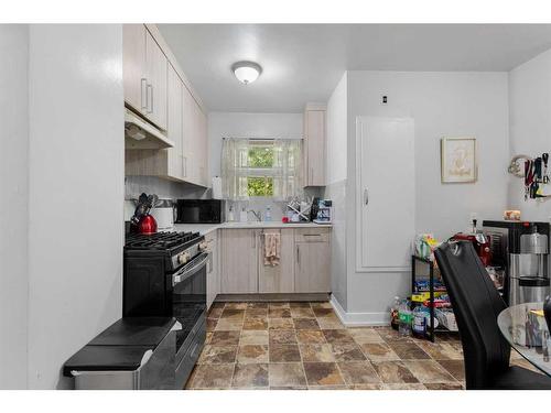 1615 12 Avenue Sw, Calgary, AB - Indoor Photo Showing Kitchen