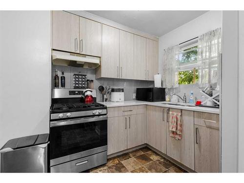 1615 12 Avenue Sw, Calgary, AB - Indoor Photo Showing Kitchen