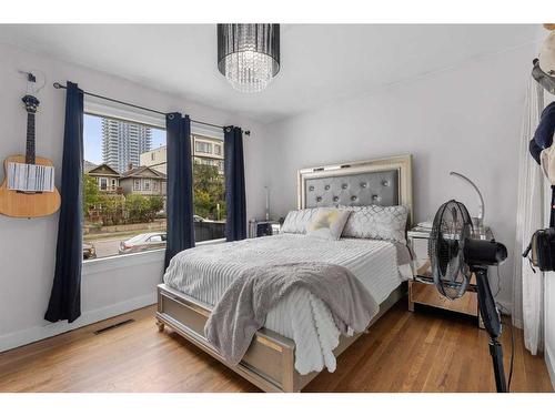 1615 12 Avenue Sw, Calgary, AB - Indoor Photo Showing Bedroom