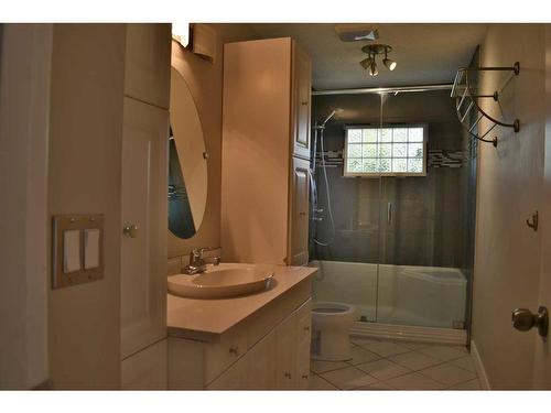 1165 Hunterston Hill Nw, Calgary, AB - Indoor Photo Showing Bathroom