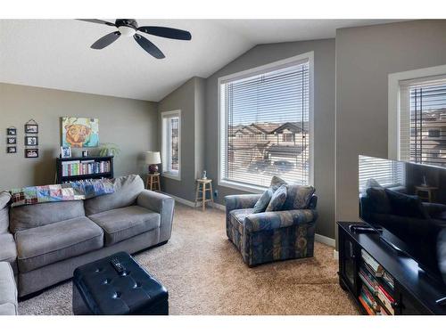 16 Sunset Close, Cochrane, AB - Indoor Photo Showing Living Room