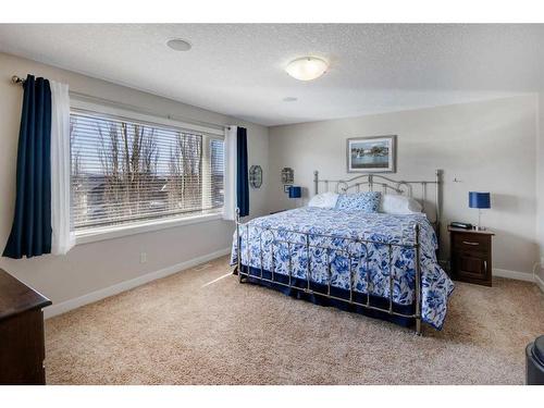 16 Sunset Close, Cochrane, AB - Indoor Photo Showing Bedroom