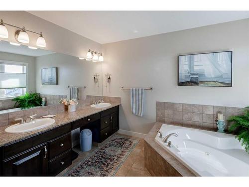 16 Sunset Close, Cochrane, AB - Indoor Photo Showing Bathroom