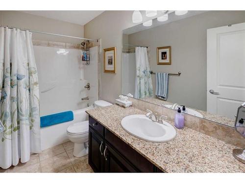 16 Sunset Close, Cochrane, AB - Indoor Photo Showing Bathroom