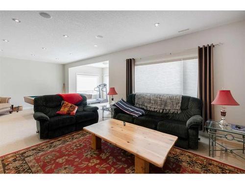 16 Sunset Close, Cochrane, AB - Indoor Photo Showing Living Room