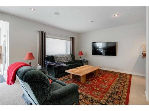 16 Sunset Close, Cochrane, AB - Indoor Photo Showing Living Room