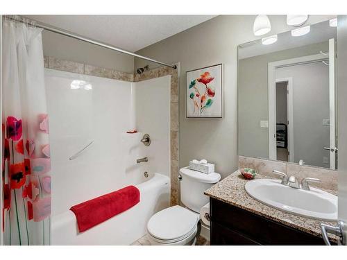 16 Sunset Close, Cochrane, AB - Indoor Photo Showing Bathroom