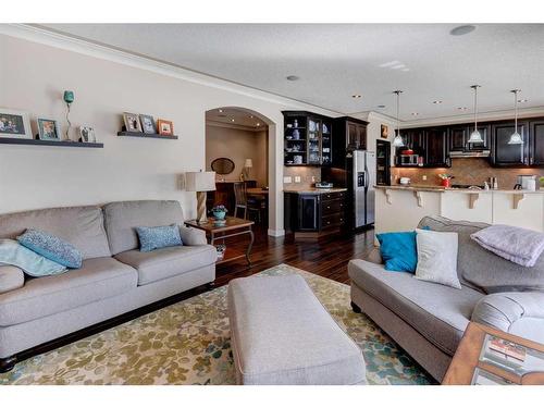 16 Sunset Close, Cochrane, AB - Indoor Photo Showing Living Room