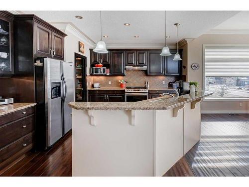 16 Sunset Close, Cochrane, AB - Indoor Photo Showing Kitchen With Upgraded Kitchen