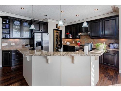 16 Sunset Close, Cochrane, AB - Indoor Photo Showing Kitchen With Upgraded Kitchen