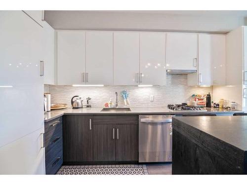 205-515 4 Avenue Ne, Calgary, AB - Indoor Photo Showing Kitchen With Stainless Steel Kitchen With Upgraded Kitchen