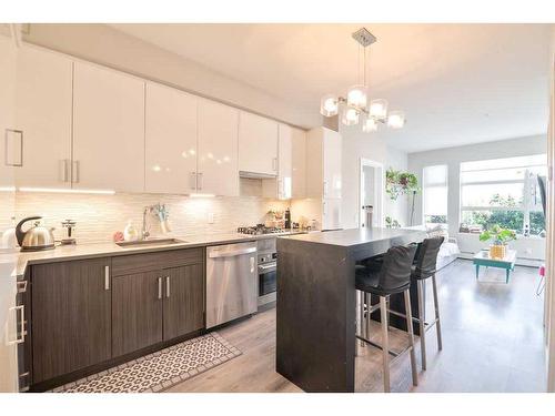 205-515 4 Avenue Ne, Calgary, AB - Indoor Photo Showing Kitchen With Stainless Steel Kitchen With Upgraded Kitchen