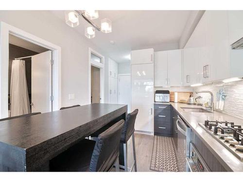 205-515 4 Avenue Ne, Calgary, AB - Indoor Photo Showing Kitchen With Upgraded Kitchen