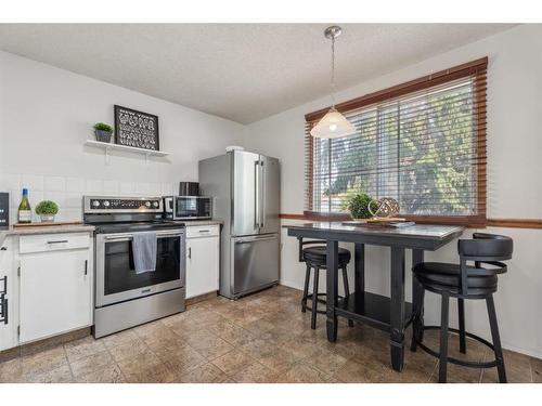 96 Millcrest Way Sw, Calgary, AB - Indoor Photo Showing Kitchen