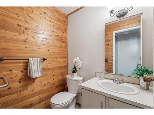 96 Millcrest Way Sw, Calgary, AB - Indoor Photo Showing Bathroom