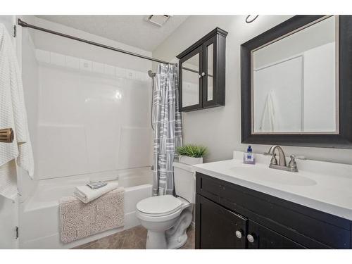 96 Millcrest Way Sw, Calgary, AB - Indoor Photo Showing Bathroom