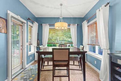 15 Tuscany Hill Nw, Calgary, AB - Indoor Photo Showing Dining Room