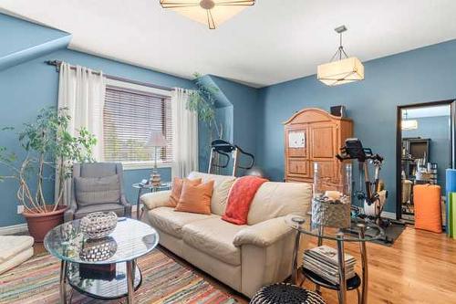 15 Tuscany Hill Nw, Calgary, AB - Indoor Photo Showing Living Room