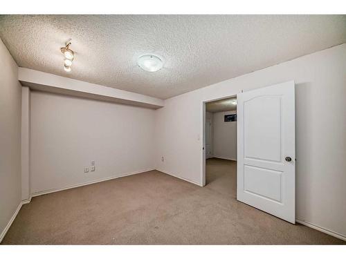 62 Royal Birch Gardens Nw, Calgary, AB - Indoor Photo Showing Other Room