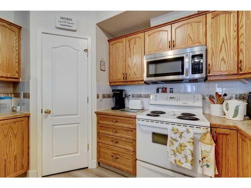 152-1415 Centre A Street Ne, Calgary, AB - Indoor Photo Showing Kitchen