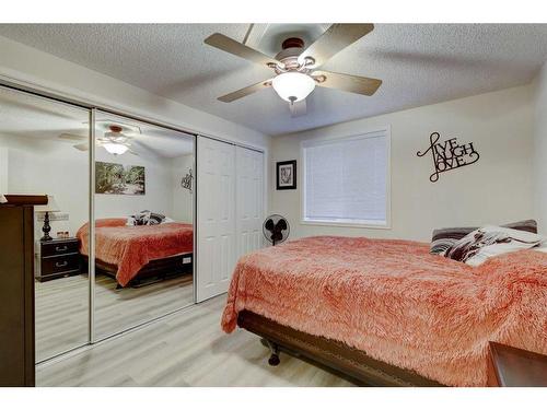 152-1415 Centre A Street Ne, Calgary, AB - Indoor Photo Showing Bedroom